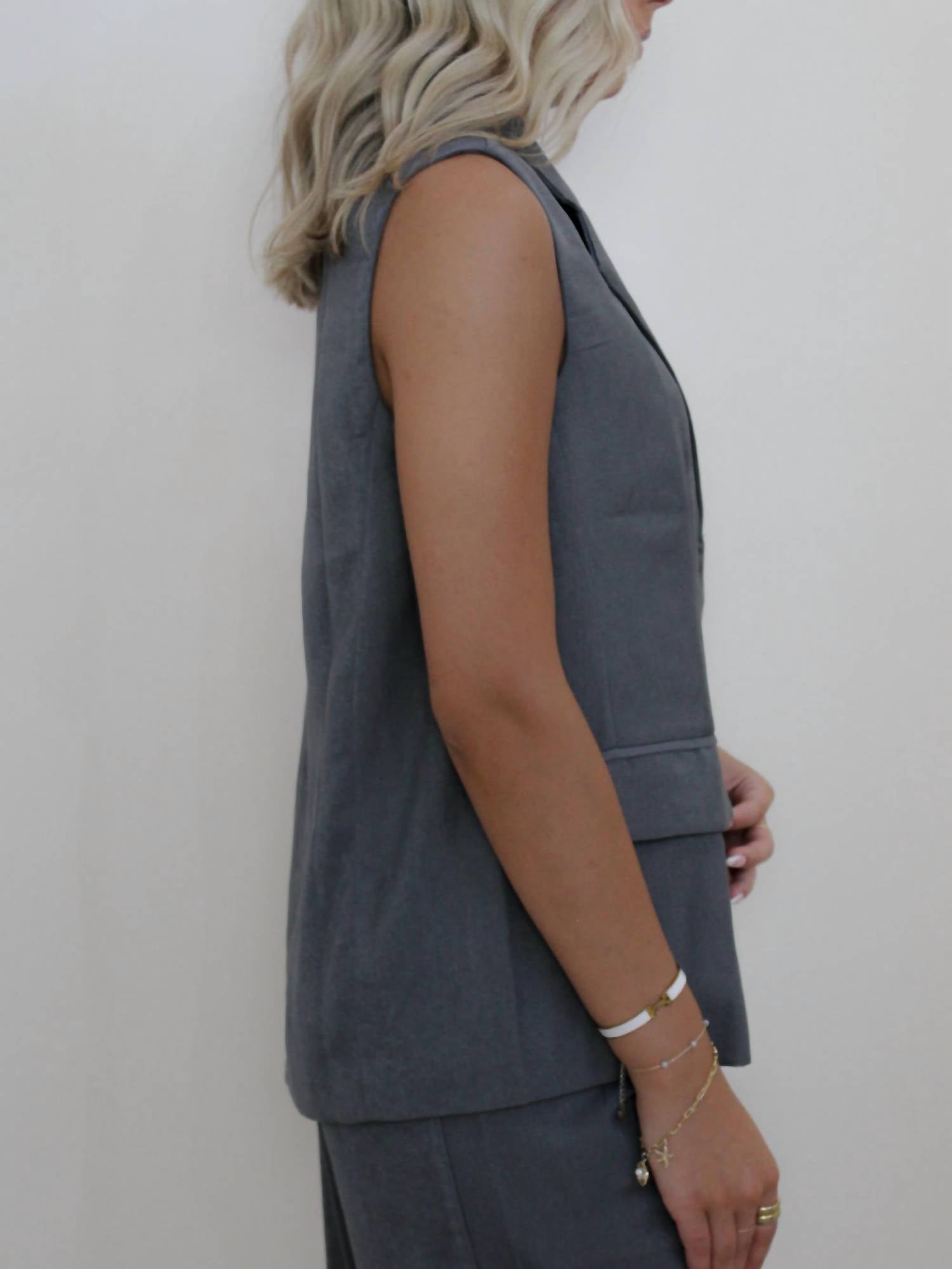 Le Lis - LEXI OVERSIZED SLEEVELESS VEST