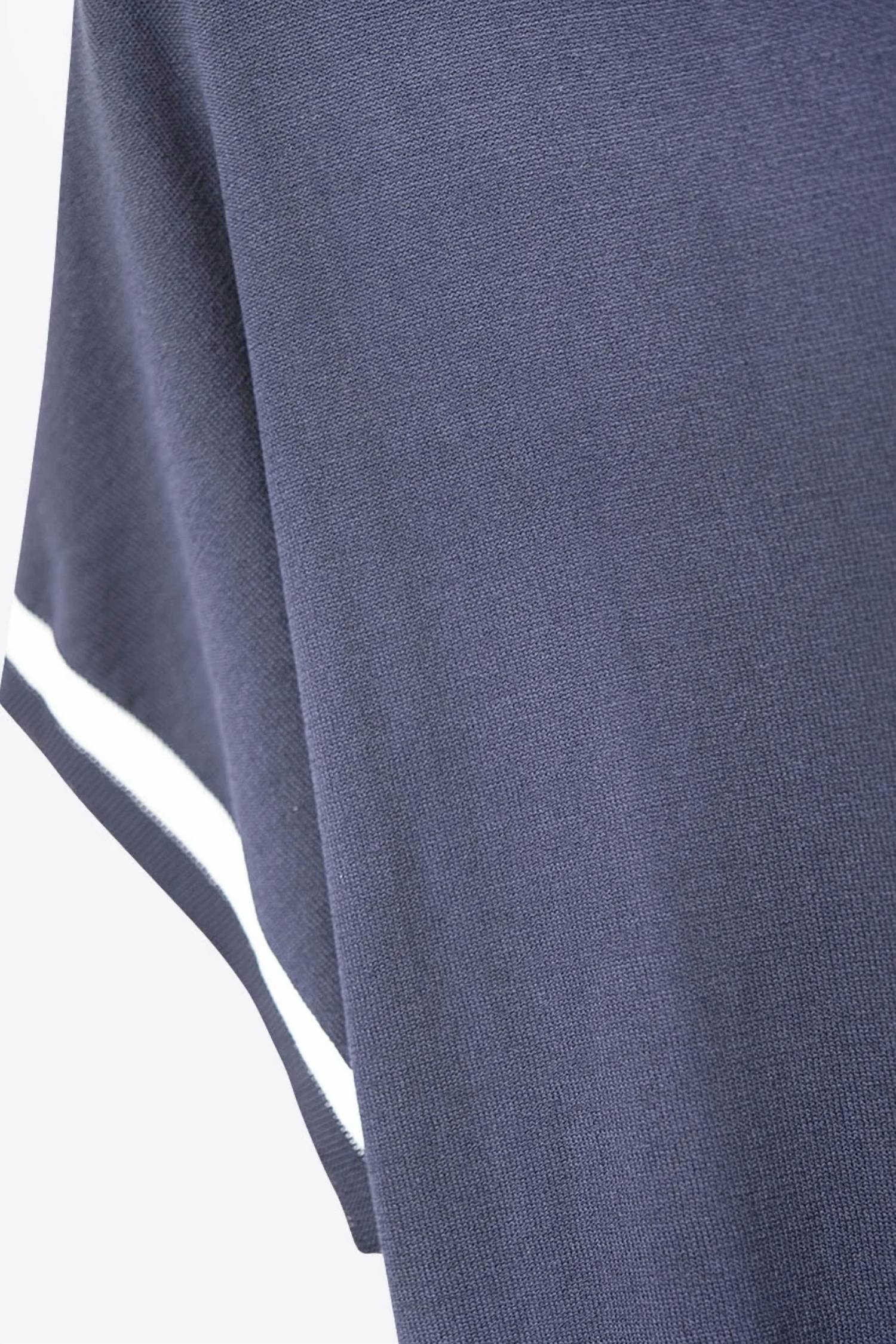 Q2 - Relaxed Sweater With Contrast