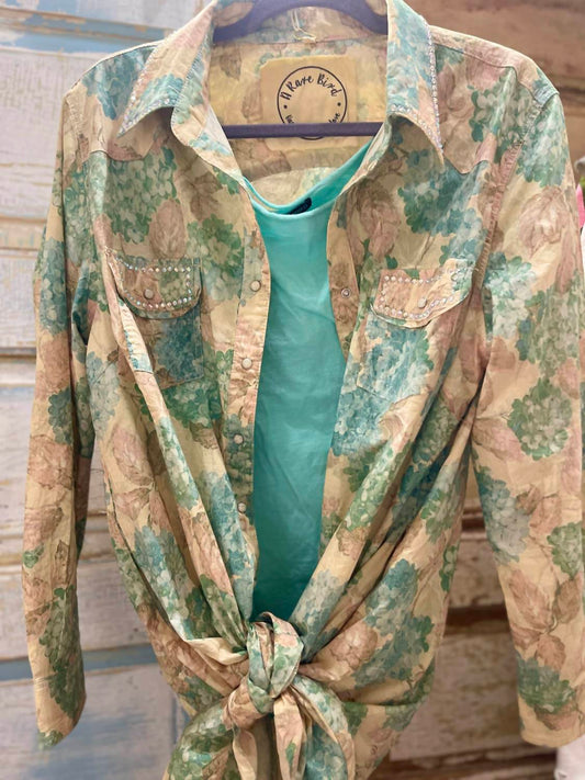 A Rare Bird - Hydrangea Pearl Snap Button Down Shirt