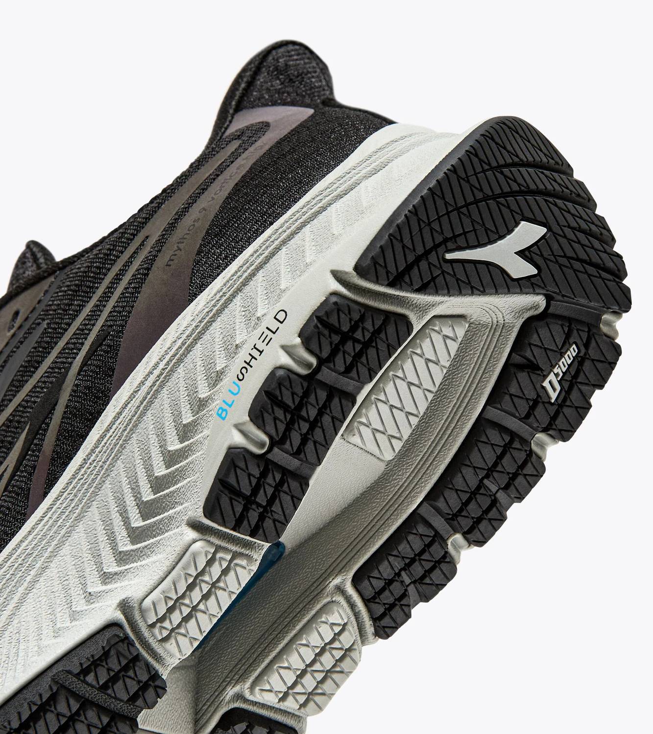 Diadora - Women's Mythos Blushield 9 Vortice Hip Sneakers