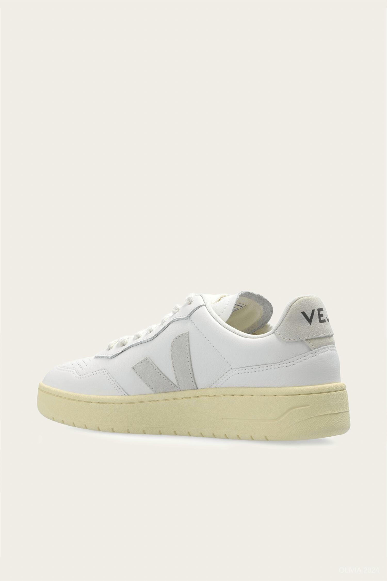 Veja - Unisex V-90 OT Leather Sneaker