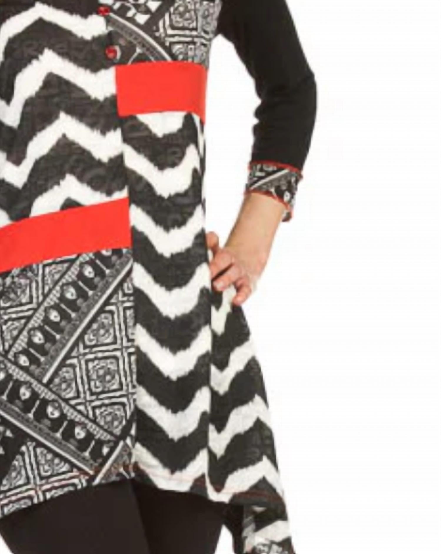 Papillon - Patch Angle Hem Top