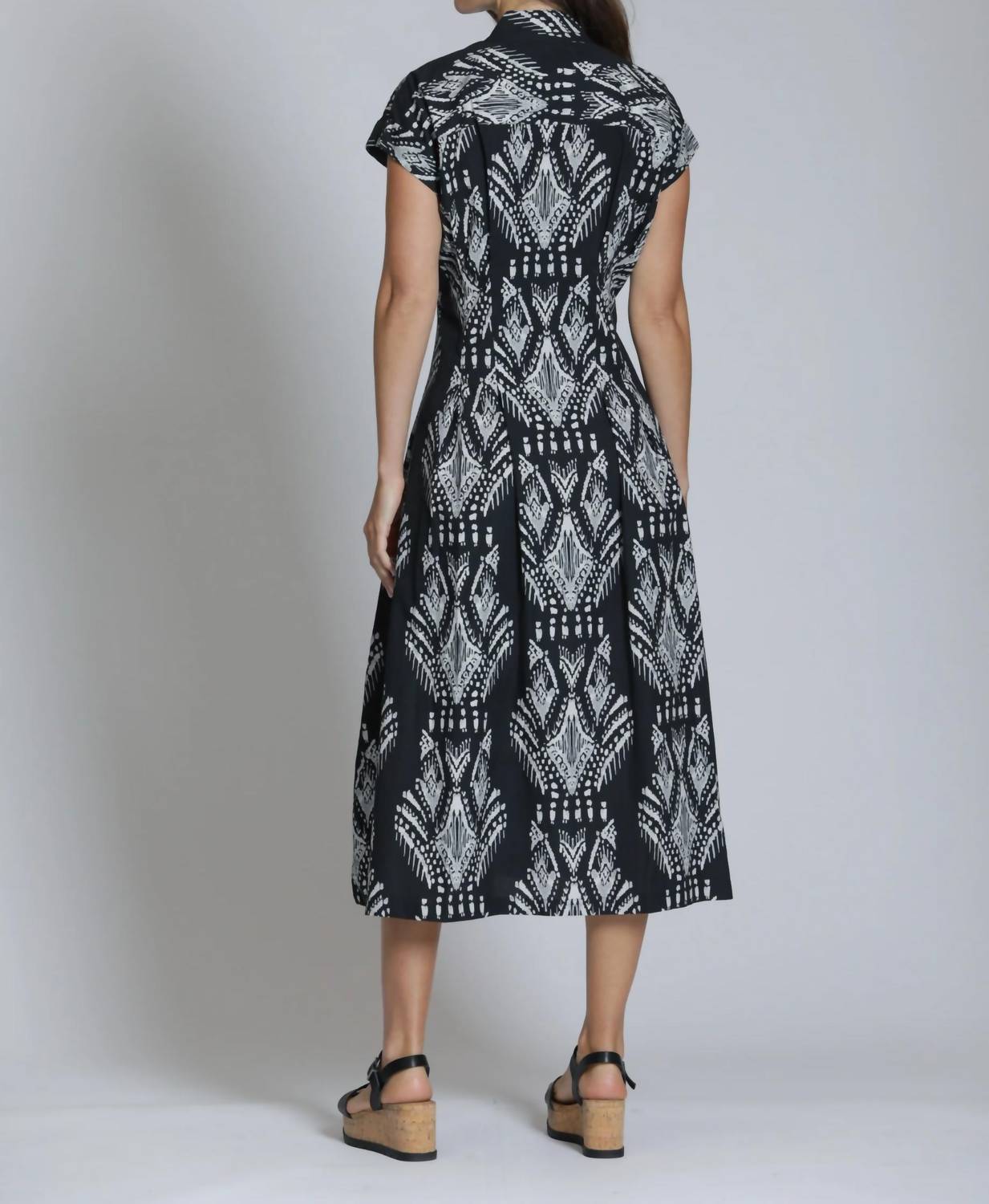 Apny - Tie Front Midi Dress
