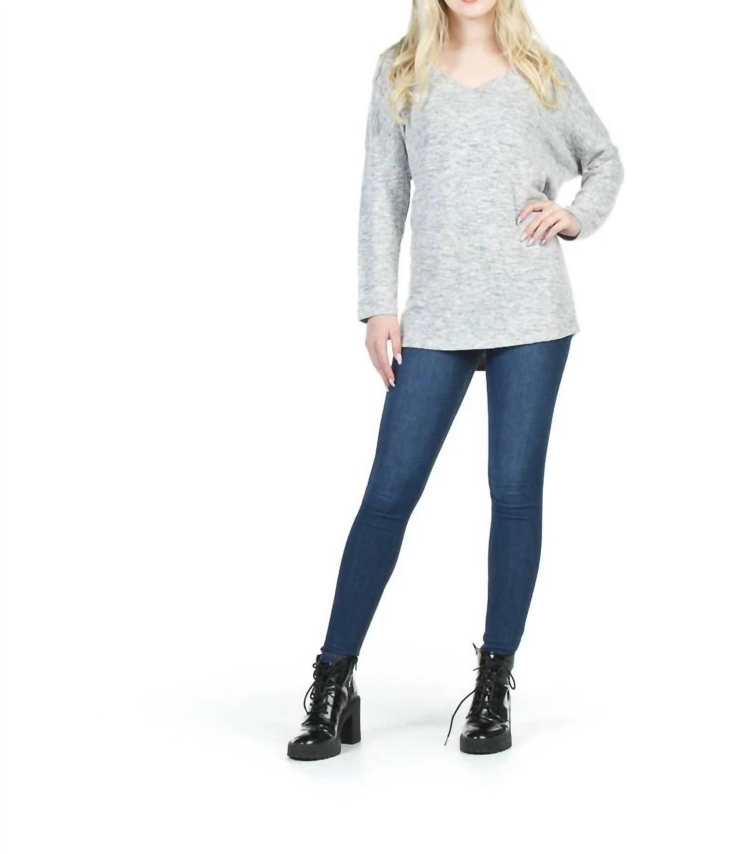 Papillon - Soft V-neck Oversized Sweater