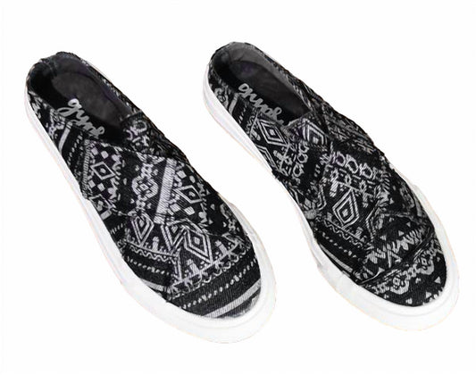 Very G - Women's Yazmin Slip On With Velcro Closure