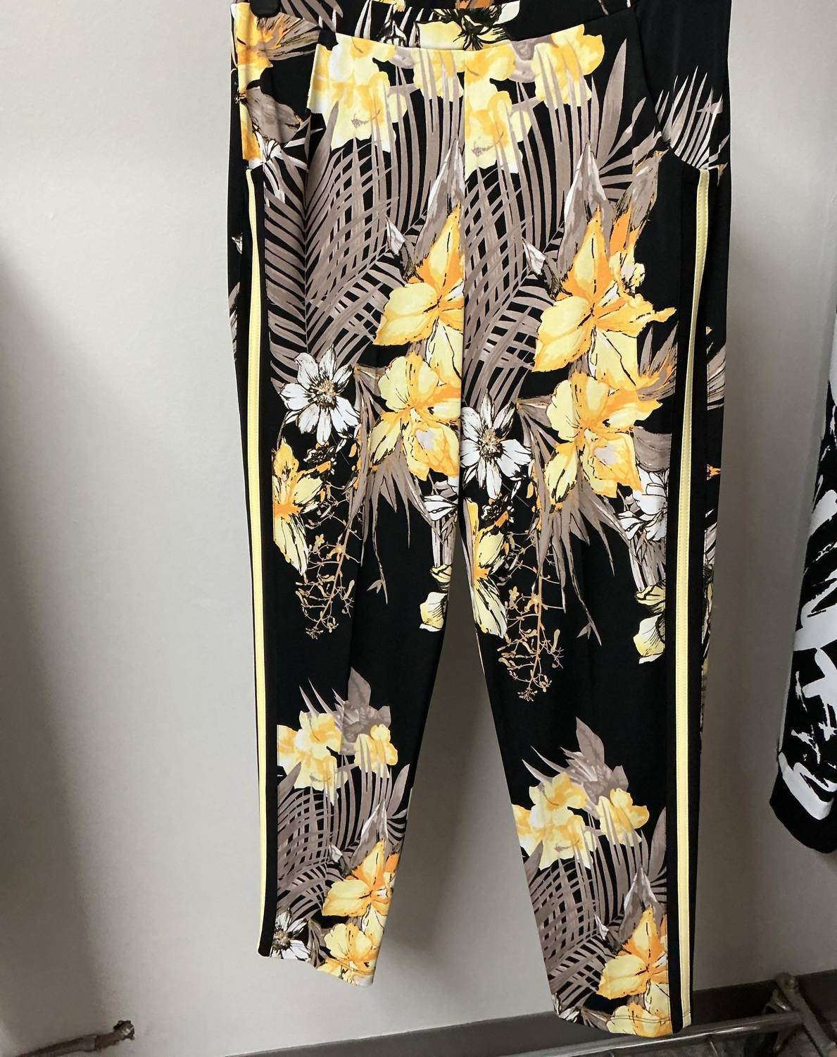 Frank Lyman - Floral Pants