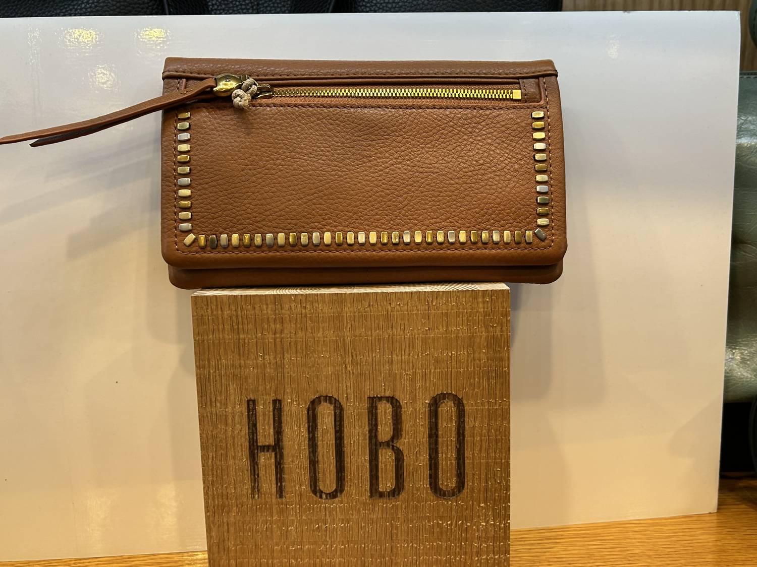Hobo - lumen continental wallet