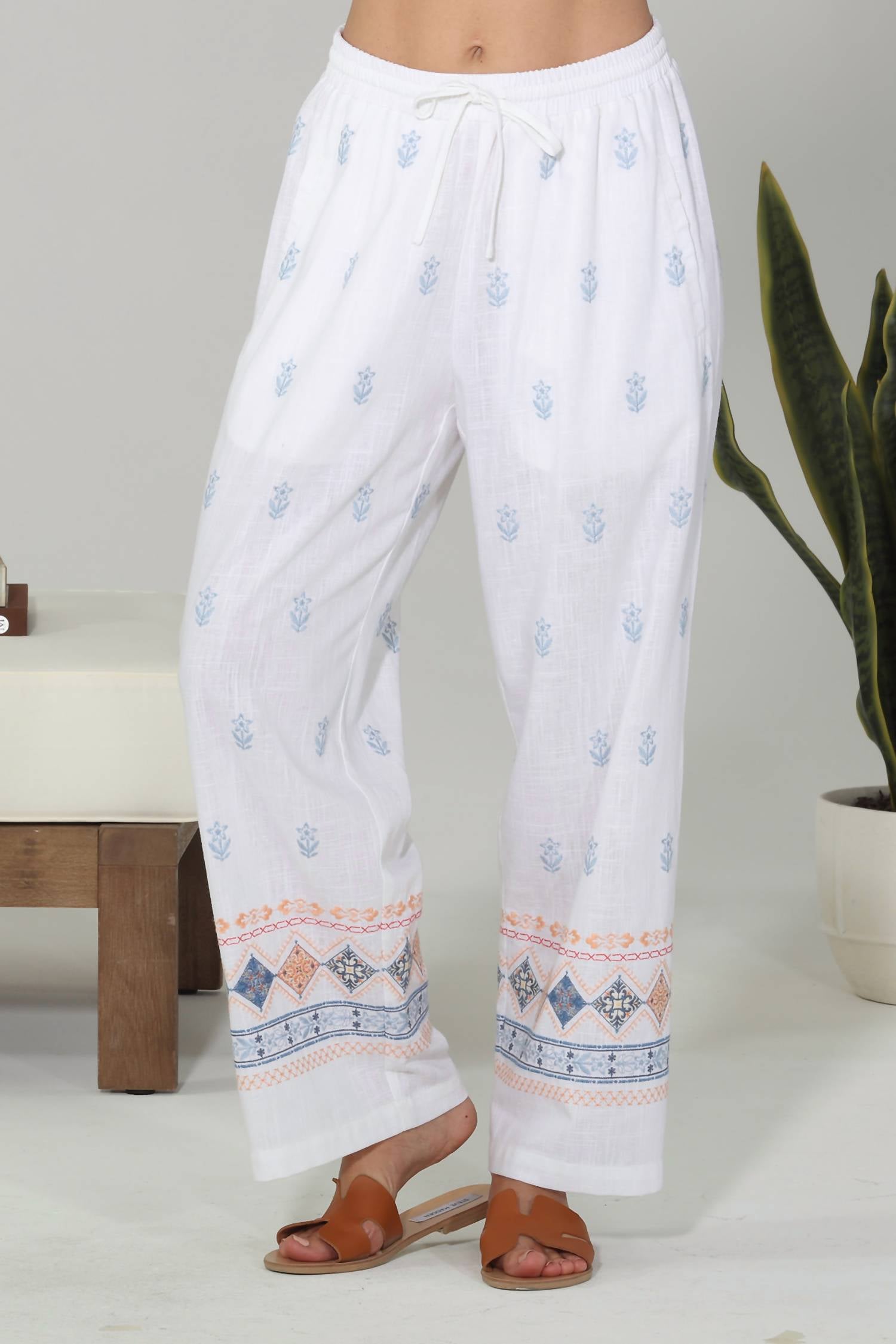 Paparazzi - Linen Blend Embroidered Crop Pant