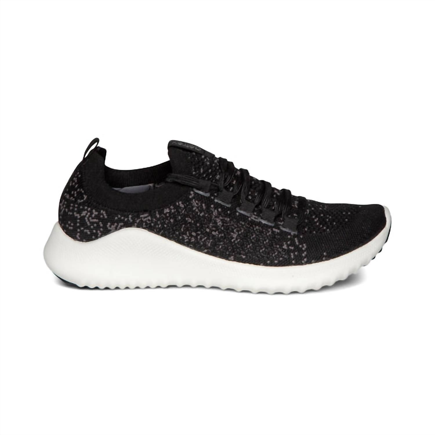 Aetrex - Women's Carly Lace Up Sneaker