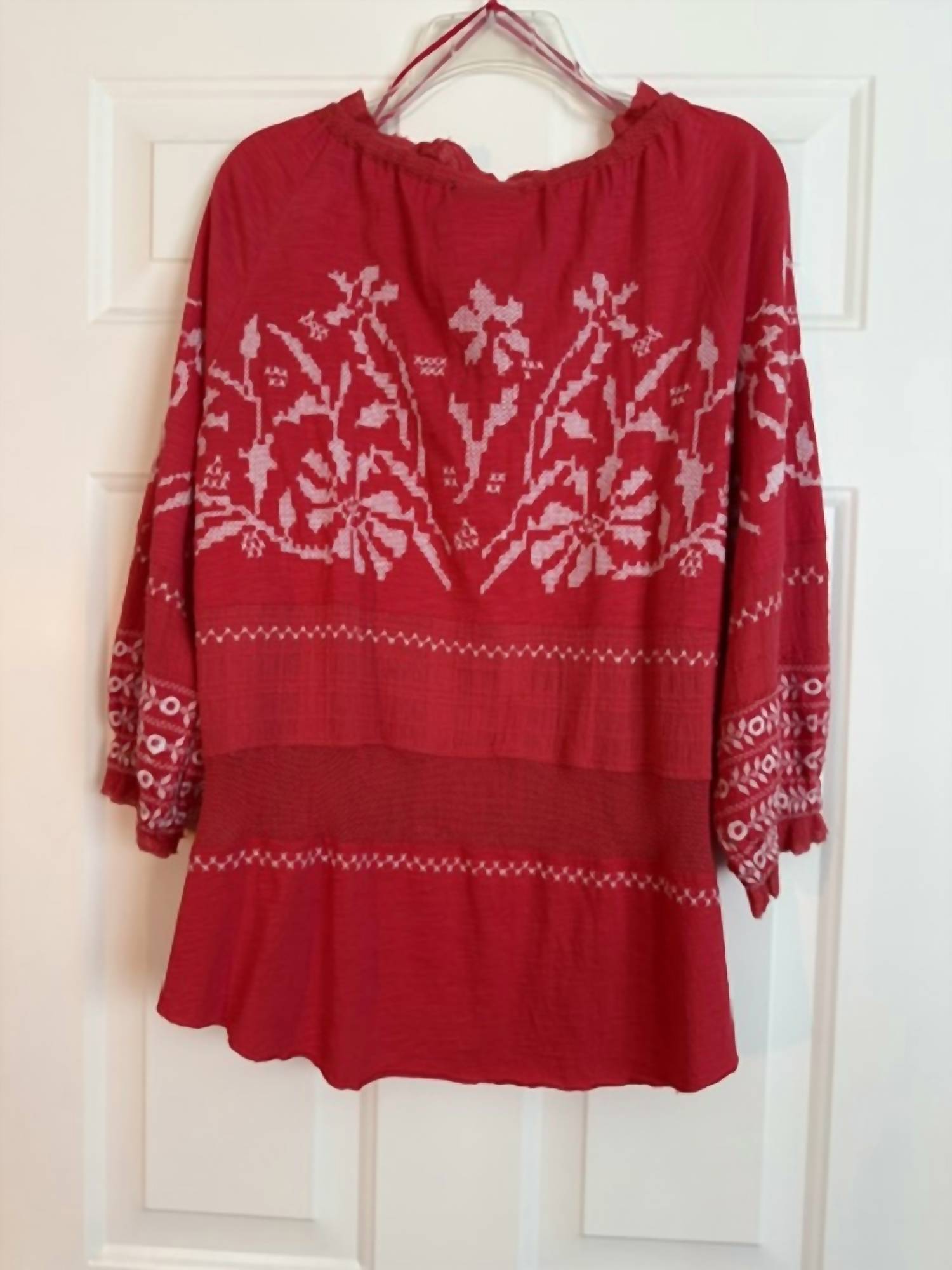 Apny - Women's Geranium Embroidered top