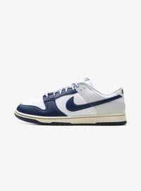 Nike - Men's Dunk Low New York Yankees Sneakers