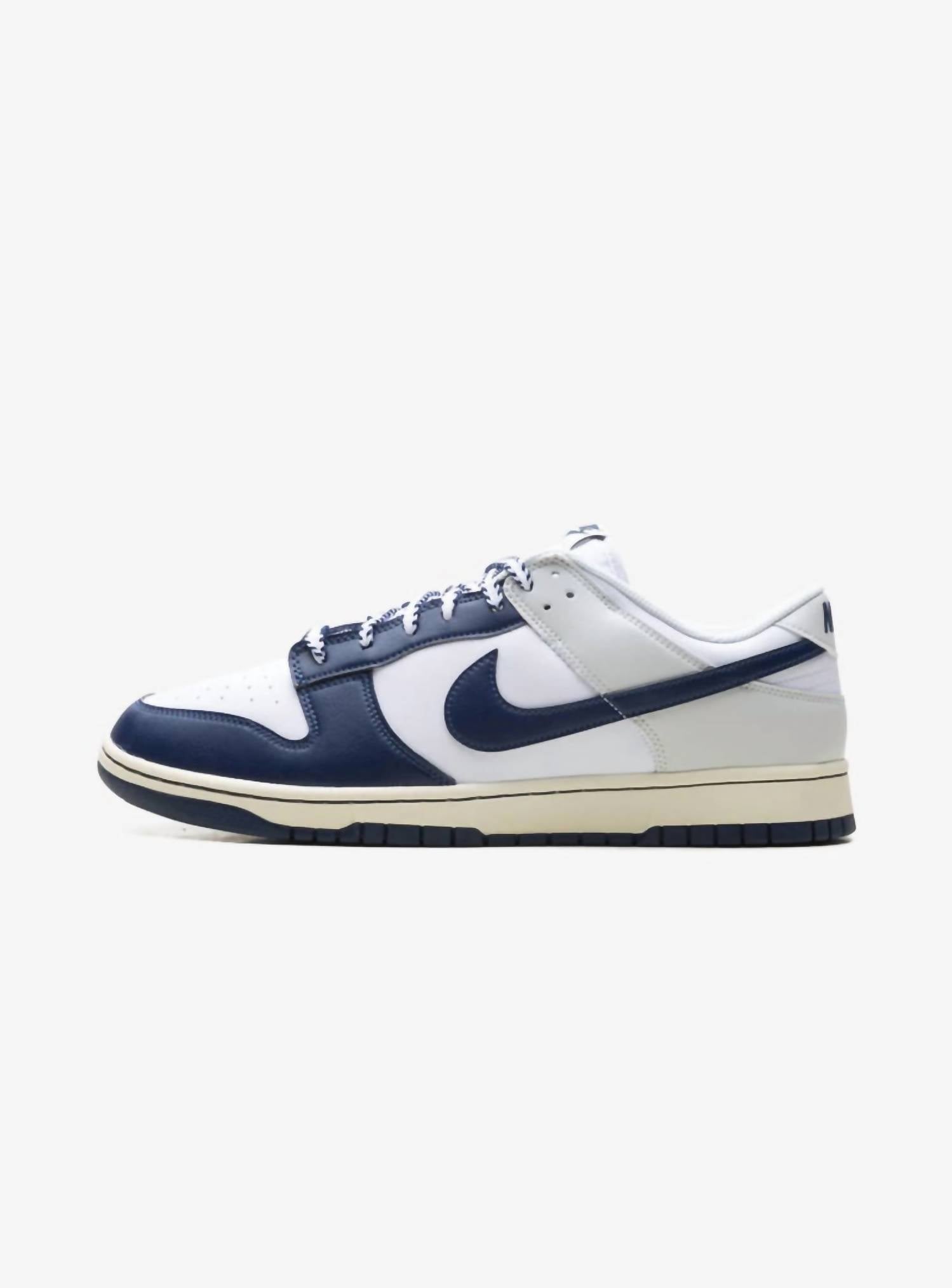 Nike - Men's Dunk Low New York Yankees Sneakers