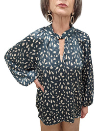 Kld. Signature - Twist Neck Top