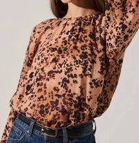 Astr - Reyen Balloon Sleeve Top
