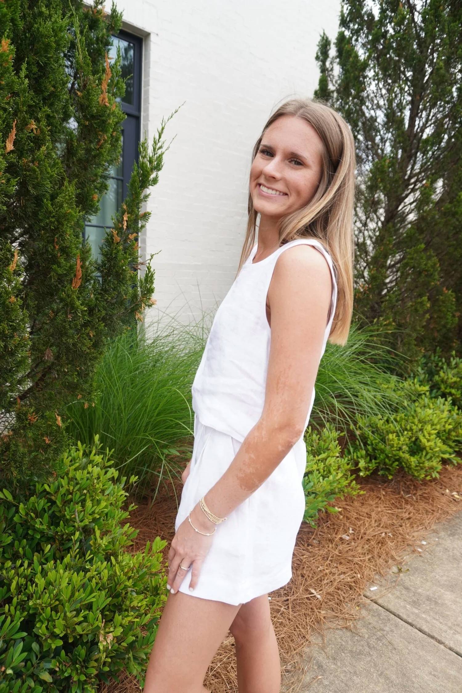 Olivaceous - Linen Cropped Tank Top