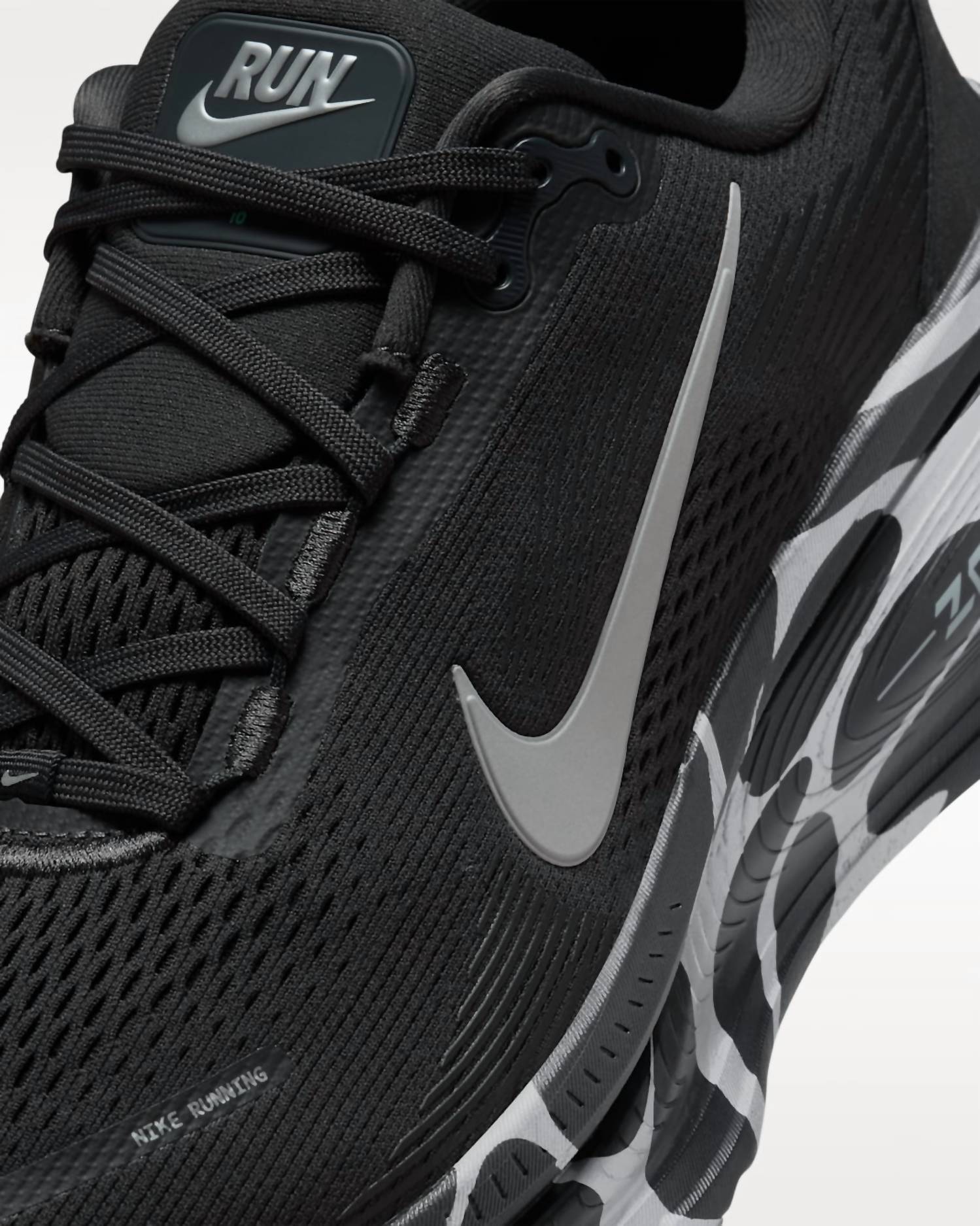 Nike - Men's Vomero 18 Road Running Shoes