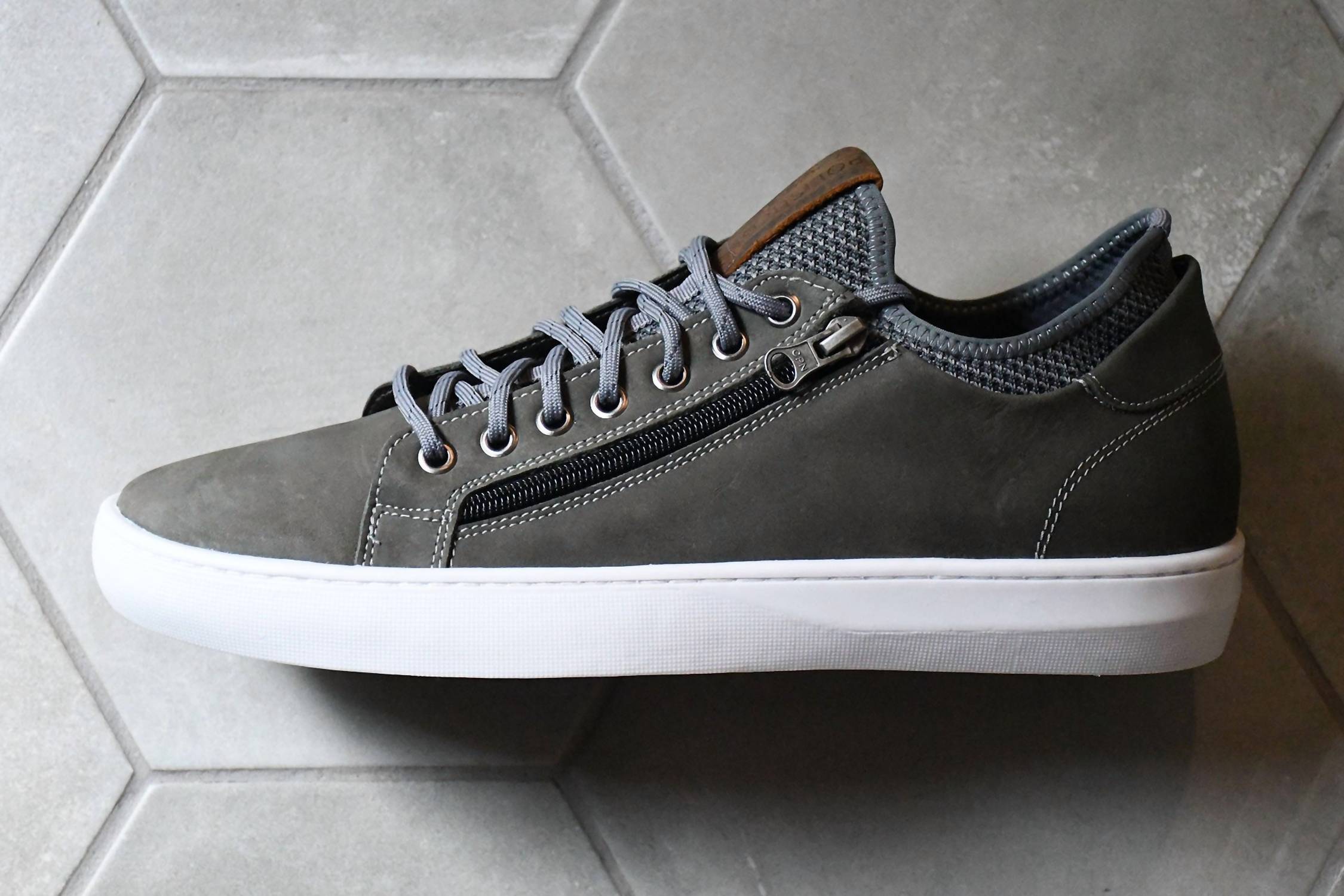 Men Pikes Sneakers