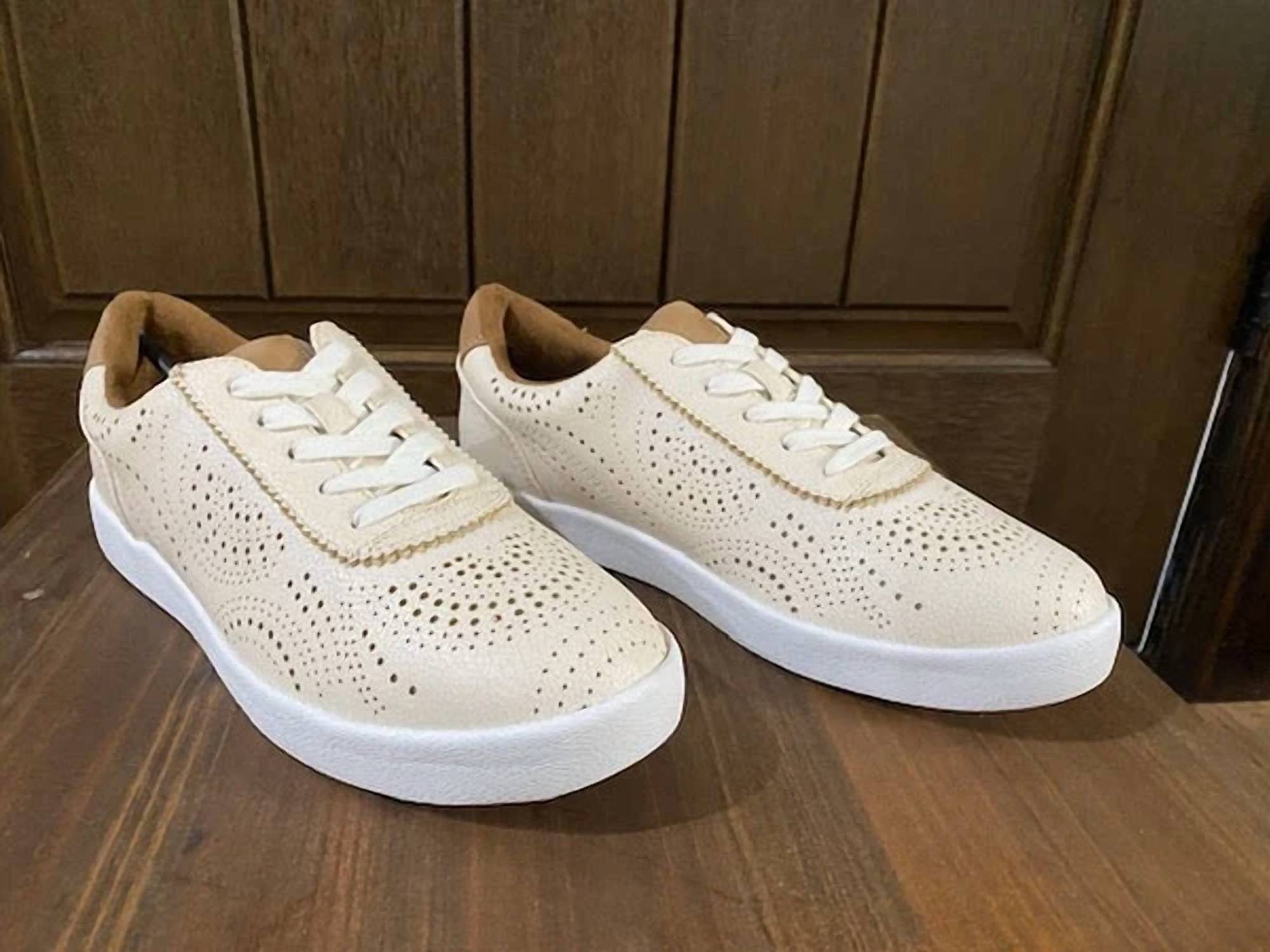 Very G - Women's Fate Neutralized Sneakers