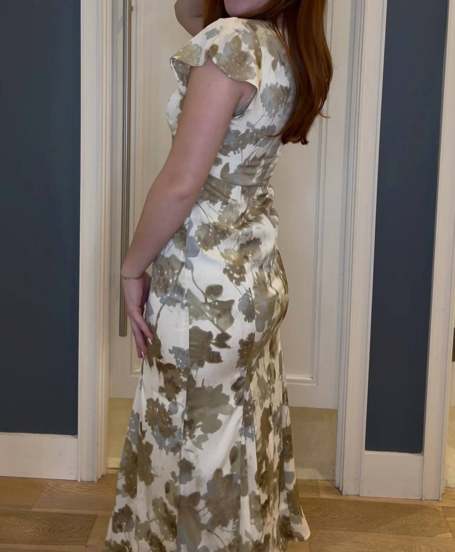 Mod Ref - Flattering Floral Midi Dress