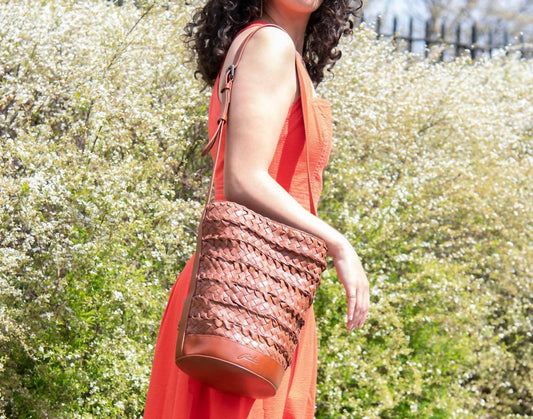 Per Lei New York - Women's Emery Woven Bucket Bag