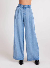 Bella Dahl Pleated Wide Leg Trouser in vintage horizon wash - women's pants