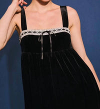 Le Lis - Velvet And Lace Dress