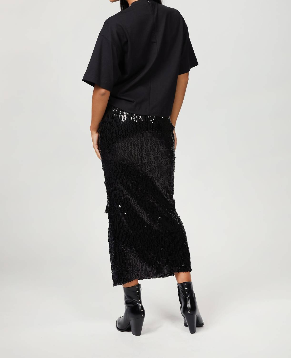 TEE SHIRT WITH CHAIN COLLAR