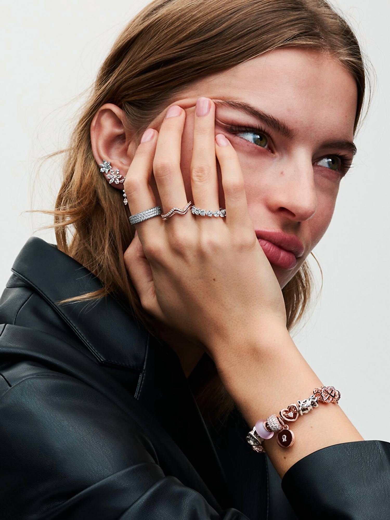 Pandora - Women's Band Of Clear Hearts Ring