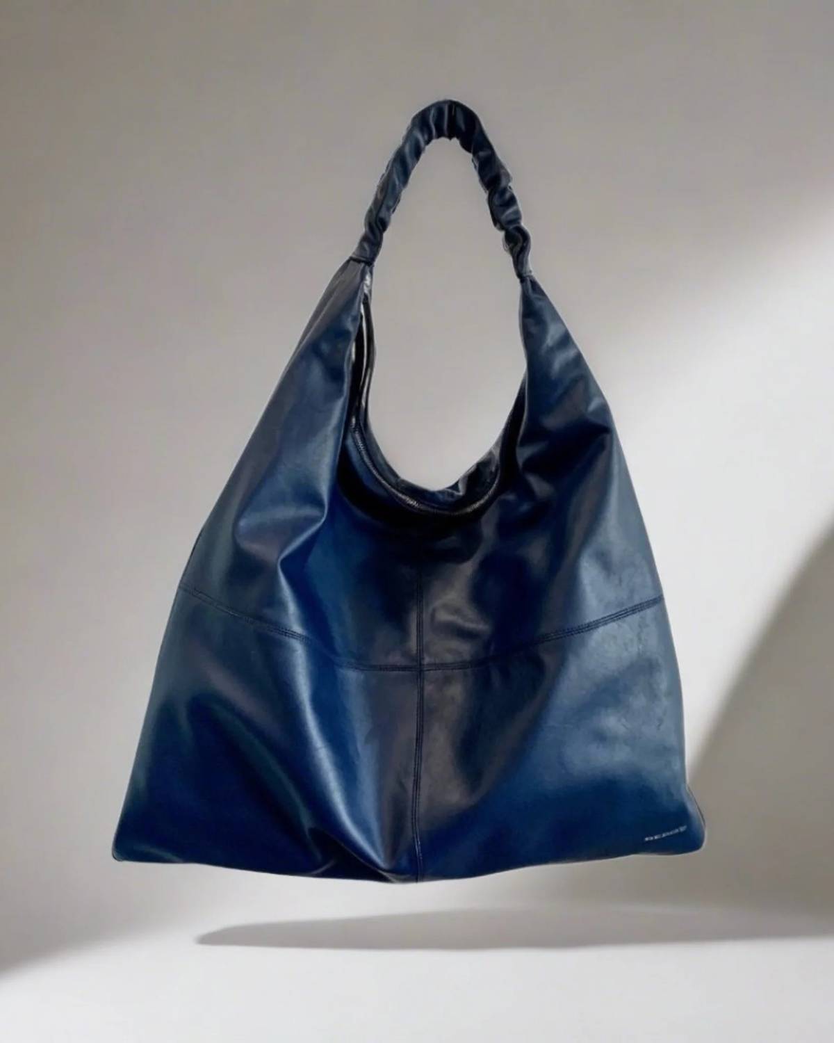 Berge - Women's Hobo Bag