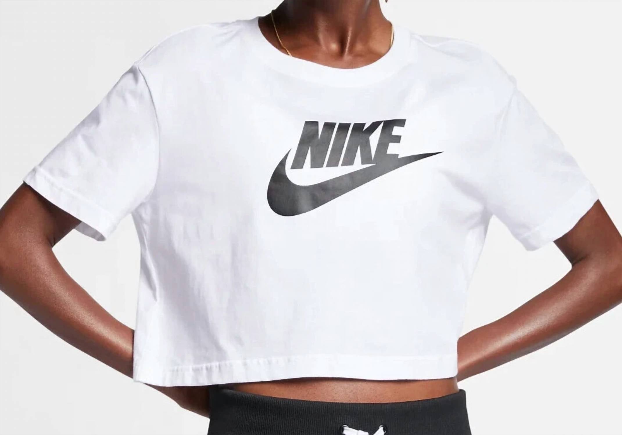 Nike - Sportswear Essential Cropped Tee