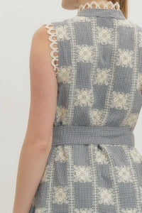 Entro - Lacy And Gingham Sleeveless Mini Dress
