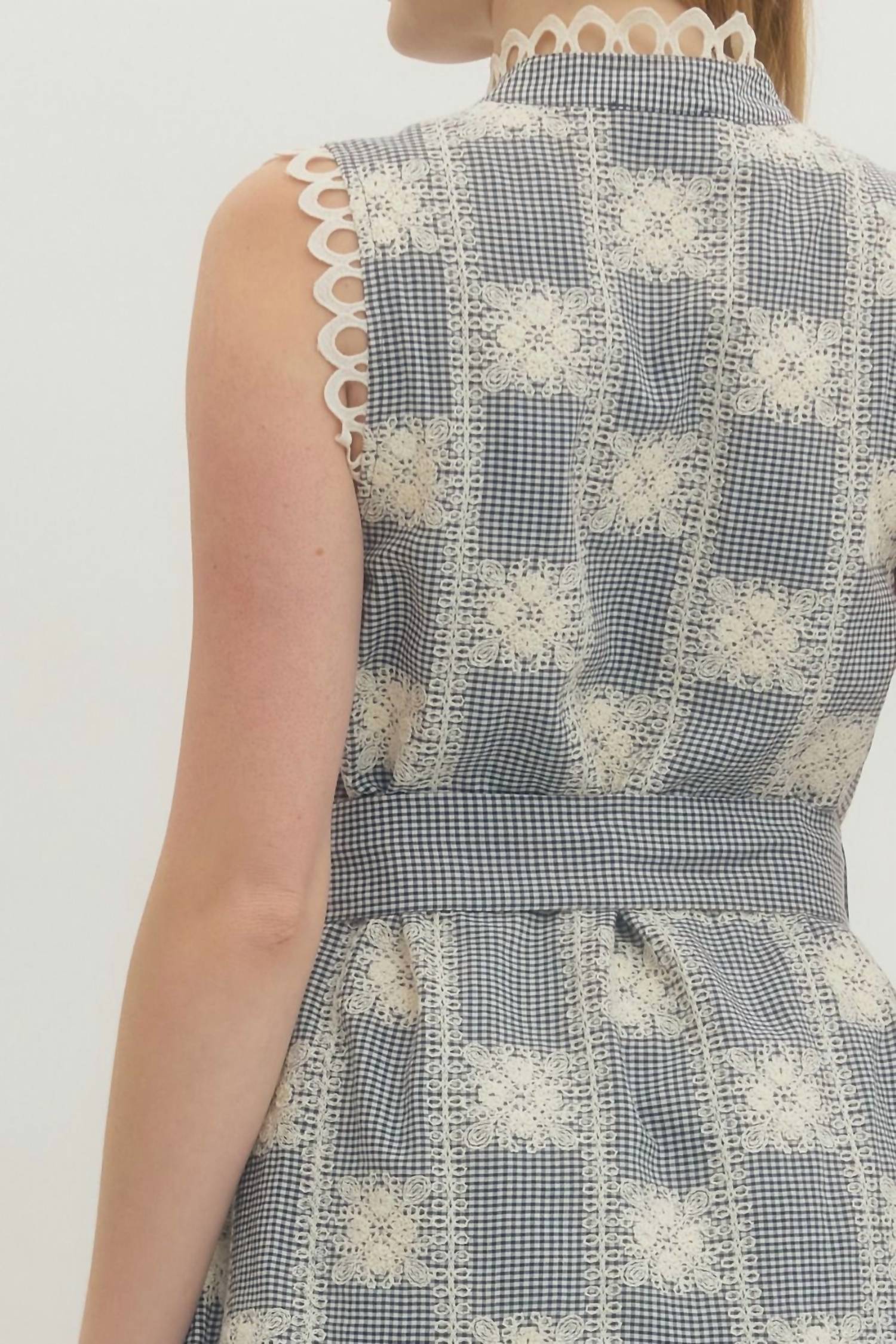 Entro - Lacy And Gingham Sleeveless Mini Dress