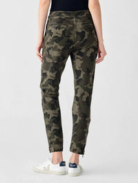 DL1961 - Women's Gwen Jogger in marsh - women's pants - detail view