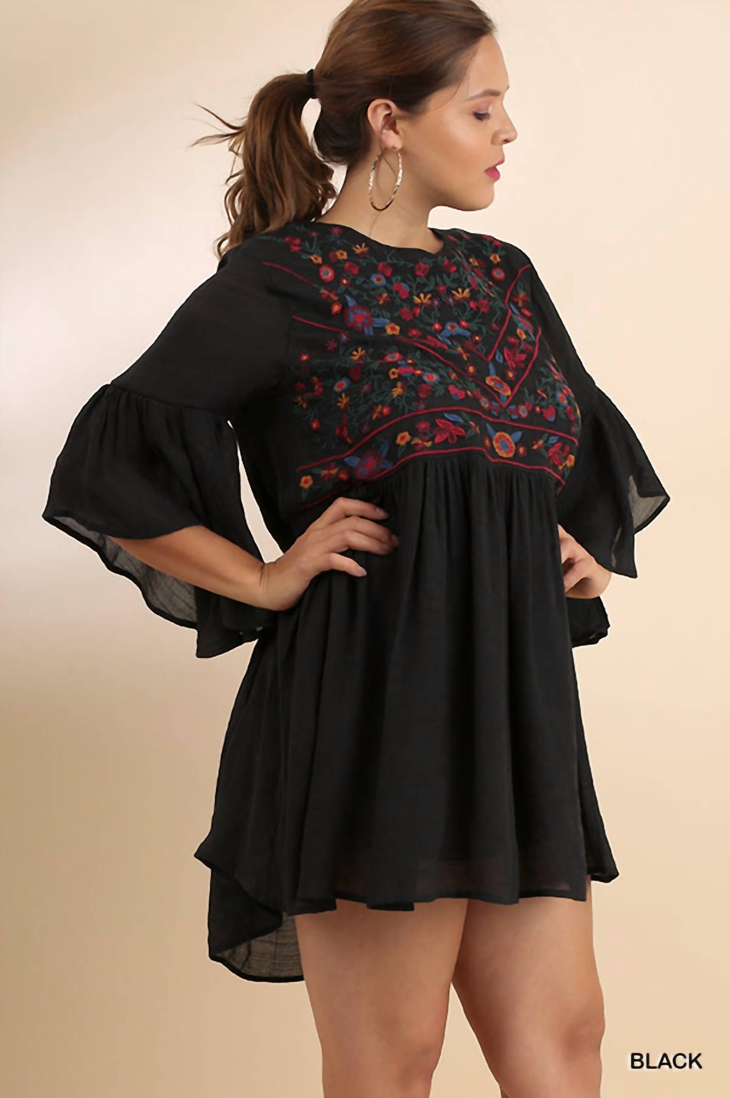Umgee - Floral Embroidered Keyhole Dress