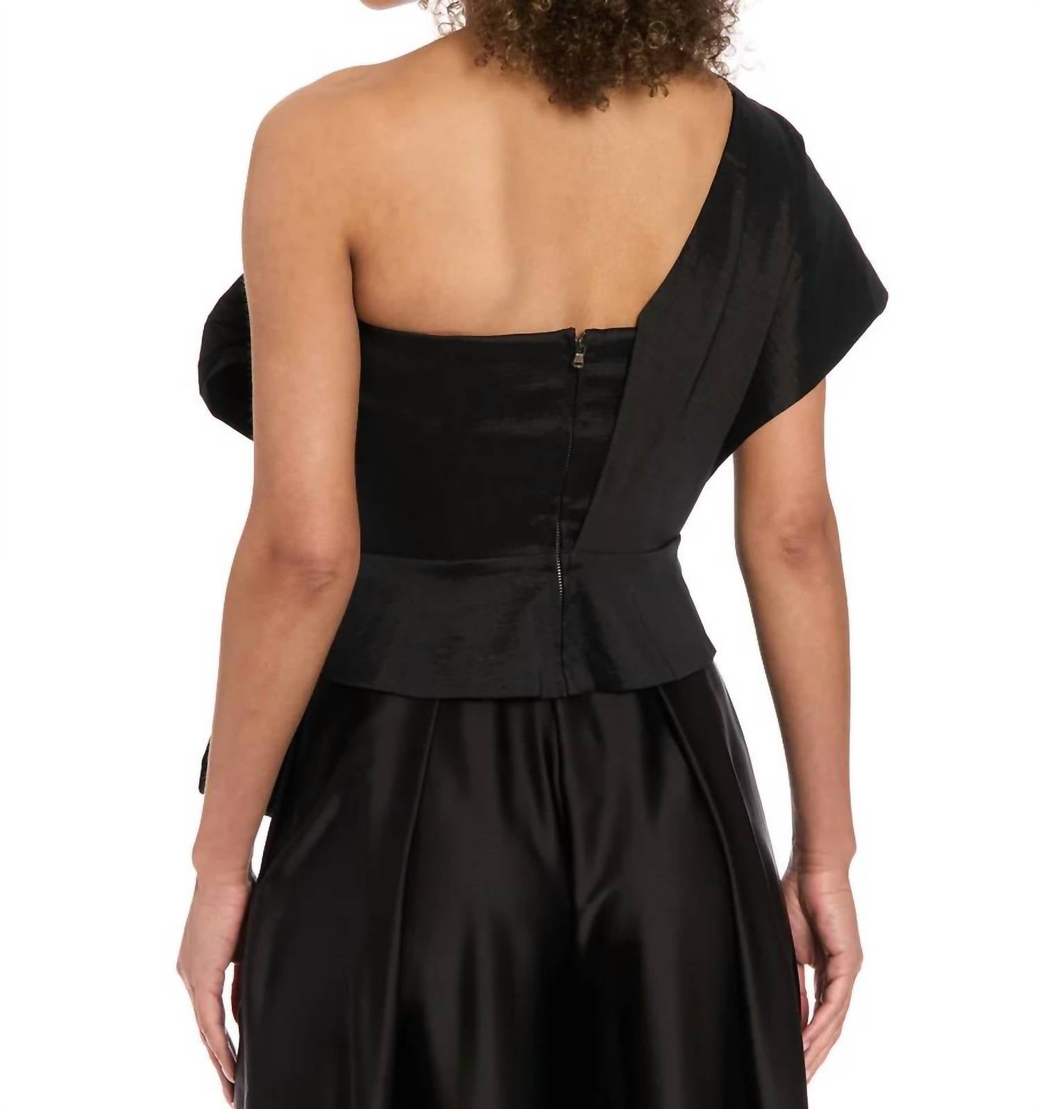 Maggy London - One Shoulder Asymmetrical Bow Top