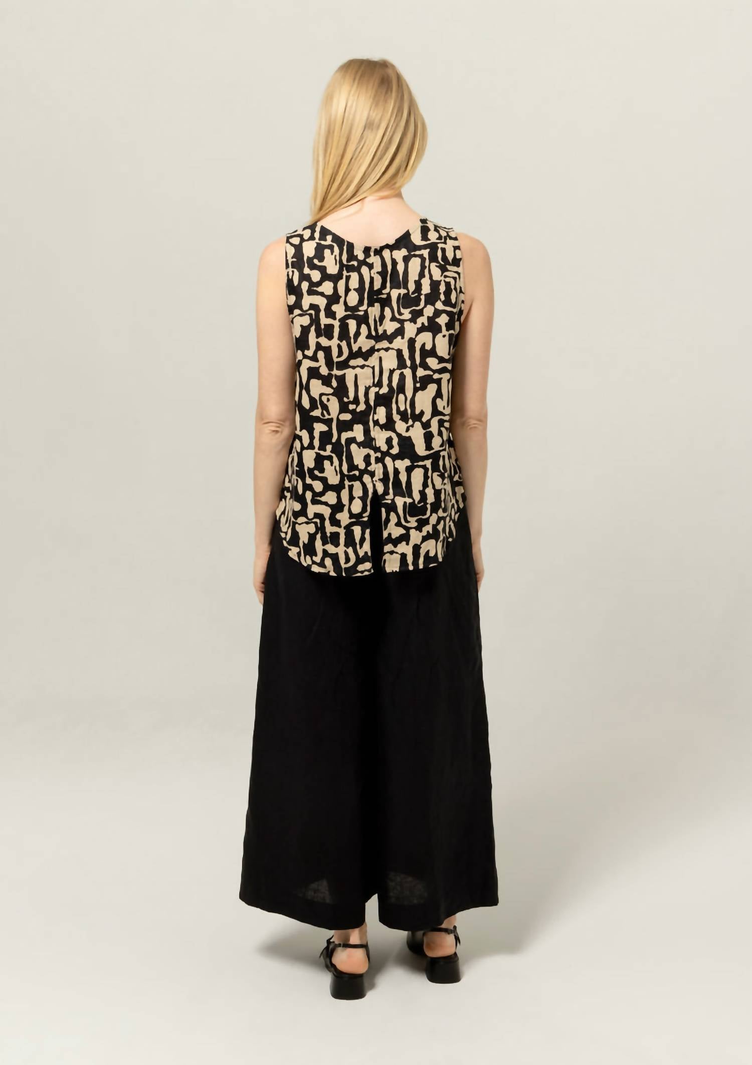Bel Kazan - Lyra Sleeveless V-neck Top