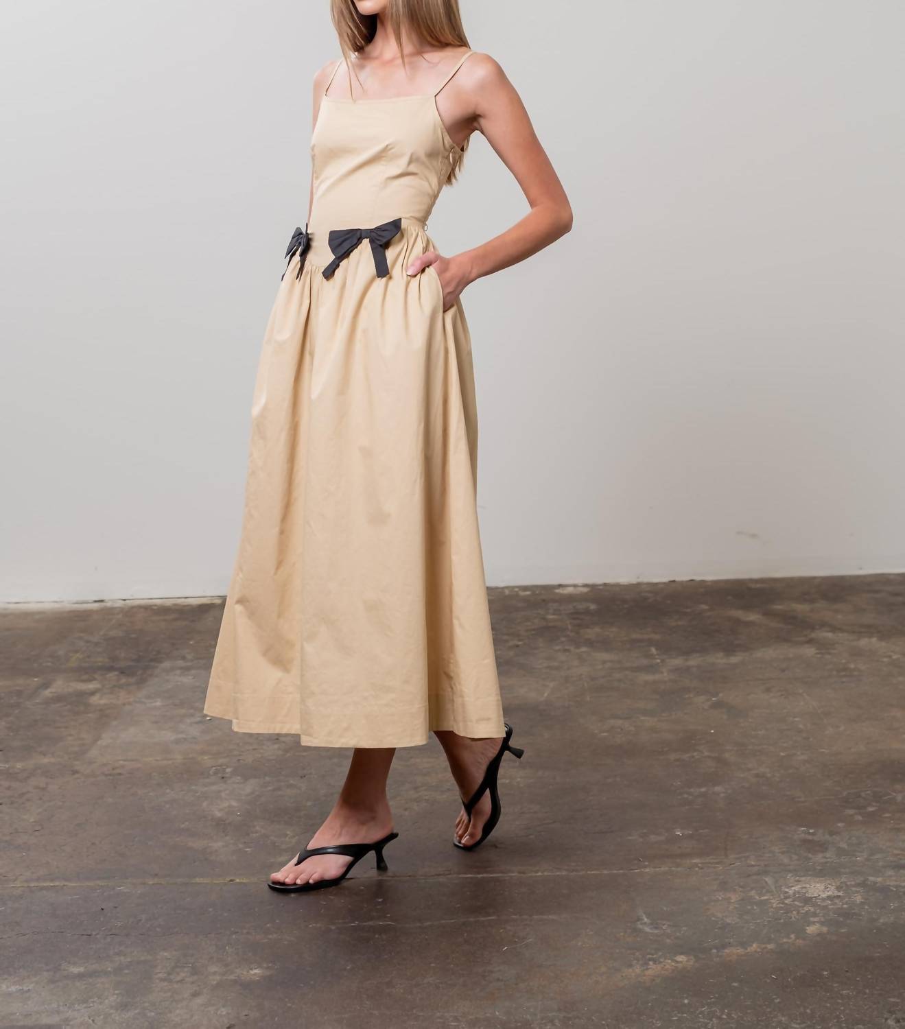 Moon River - Sleeveless Square Neck Midi Dress