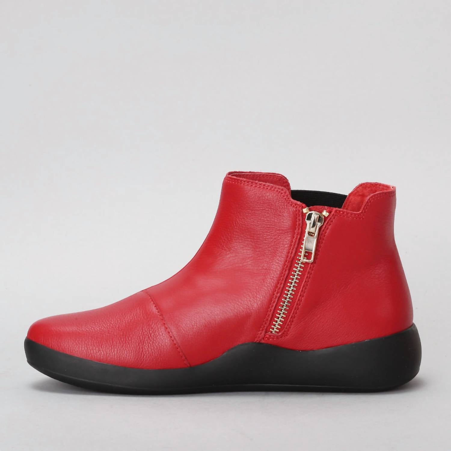 Ziera Women's Yumba Boot in dark red black - women's shoe - detail view