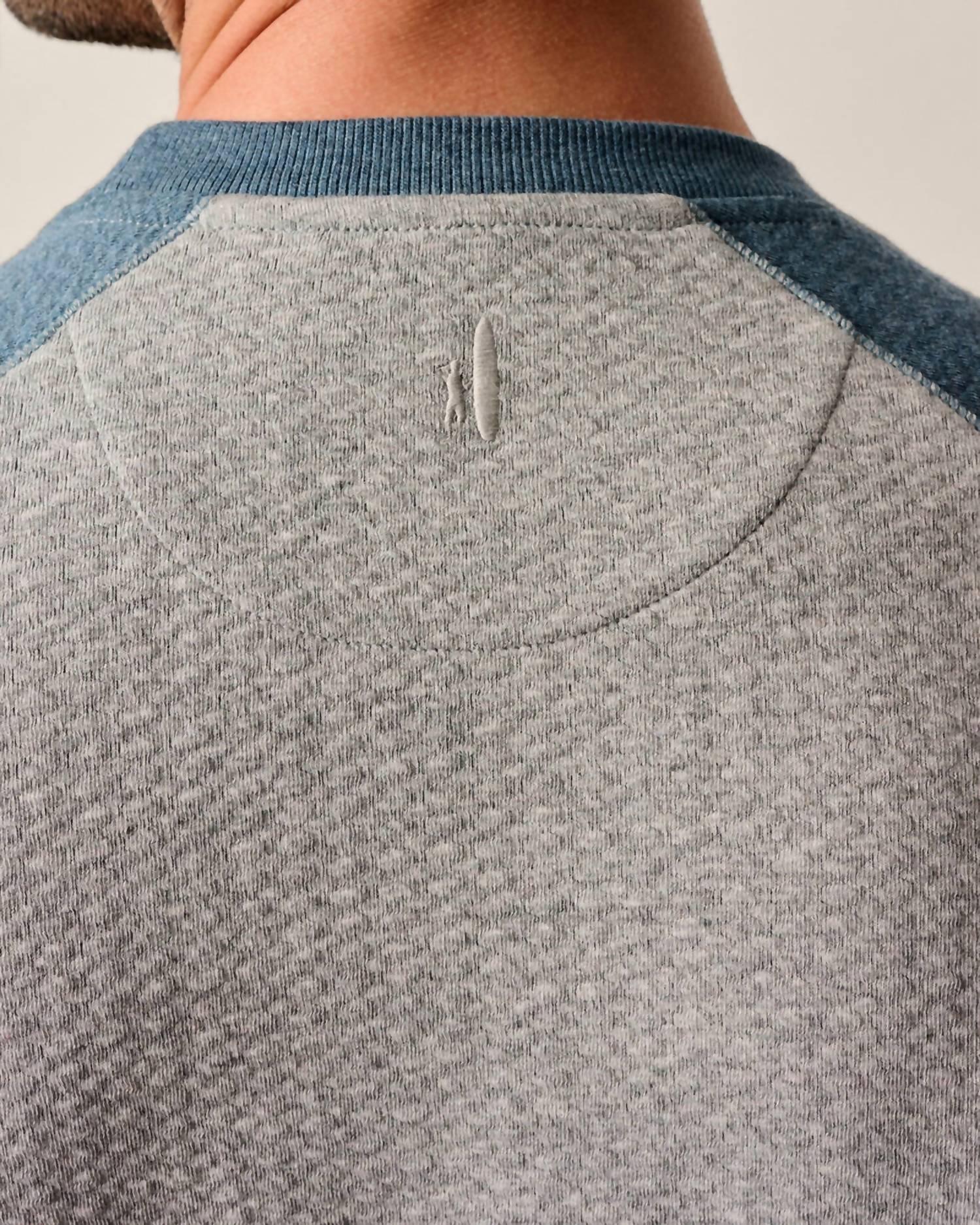 JOHNNIE-O Weyburn Lakewave Baseball Sweatshirt in light gray - men's shirt - detail view