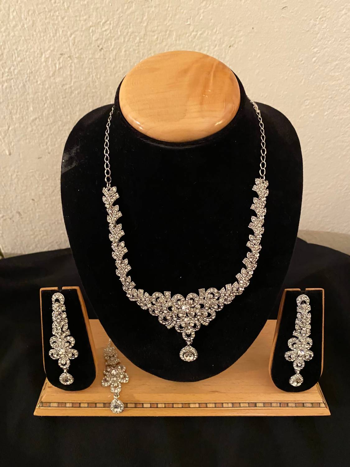 Donna Vinci - Women's J177 Necklace And Earrings Jewelry Set