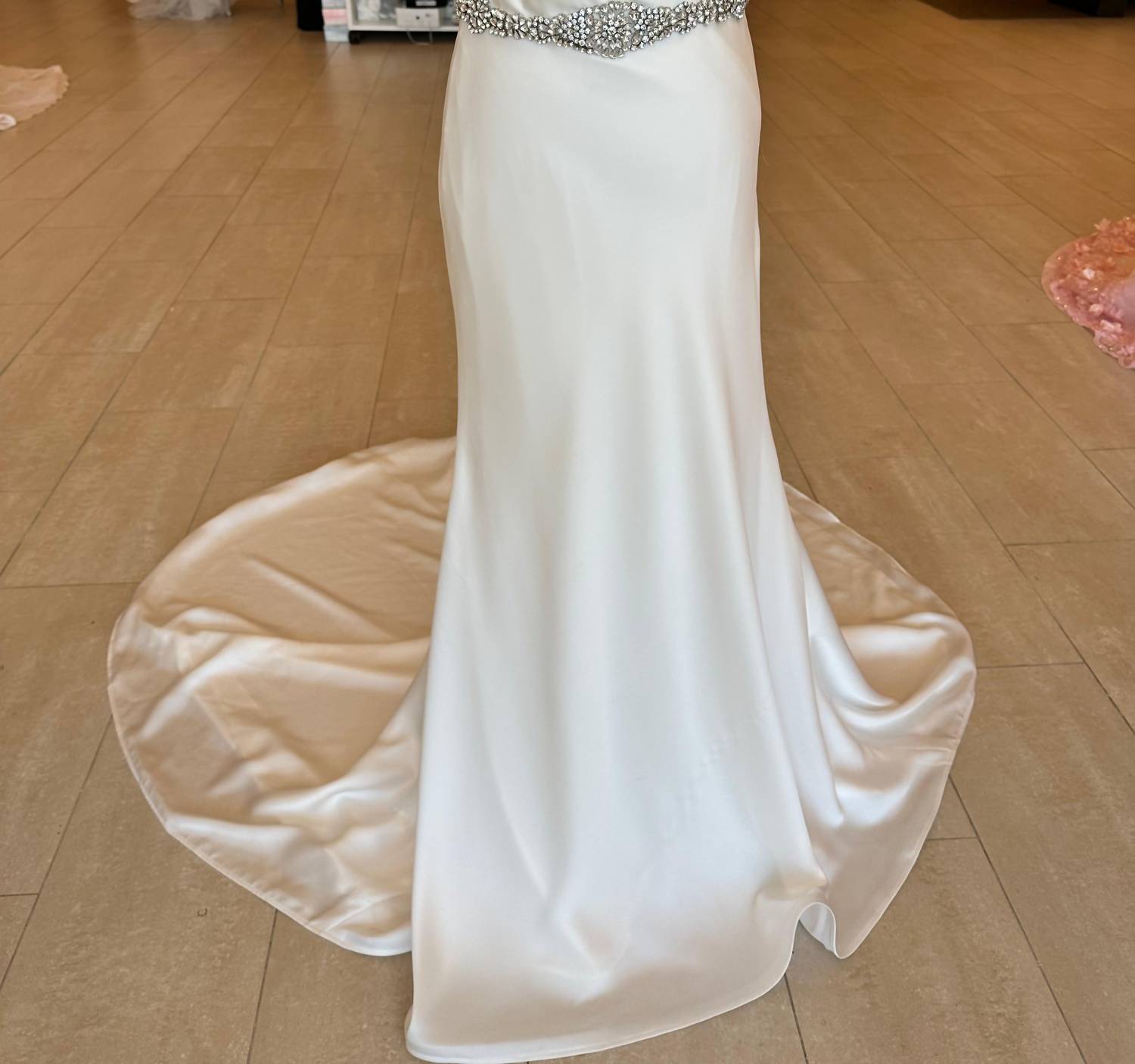 Jacqueline Exclusive - Women's Sleeveless Fit And Flare Charmeuse Bridal Gown