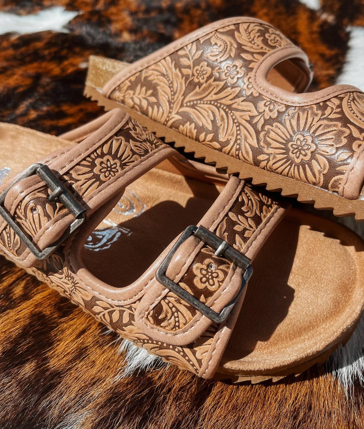 Very G - Women's Tooled Western Buckle Sandals