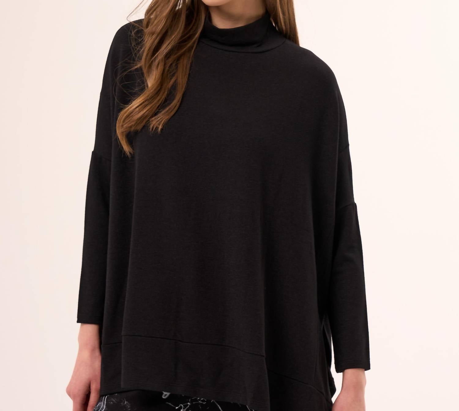 french kyss Abstract Print Two Tone Poncho in black - women's sweater