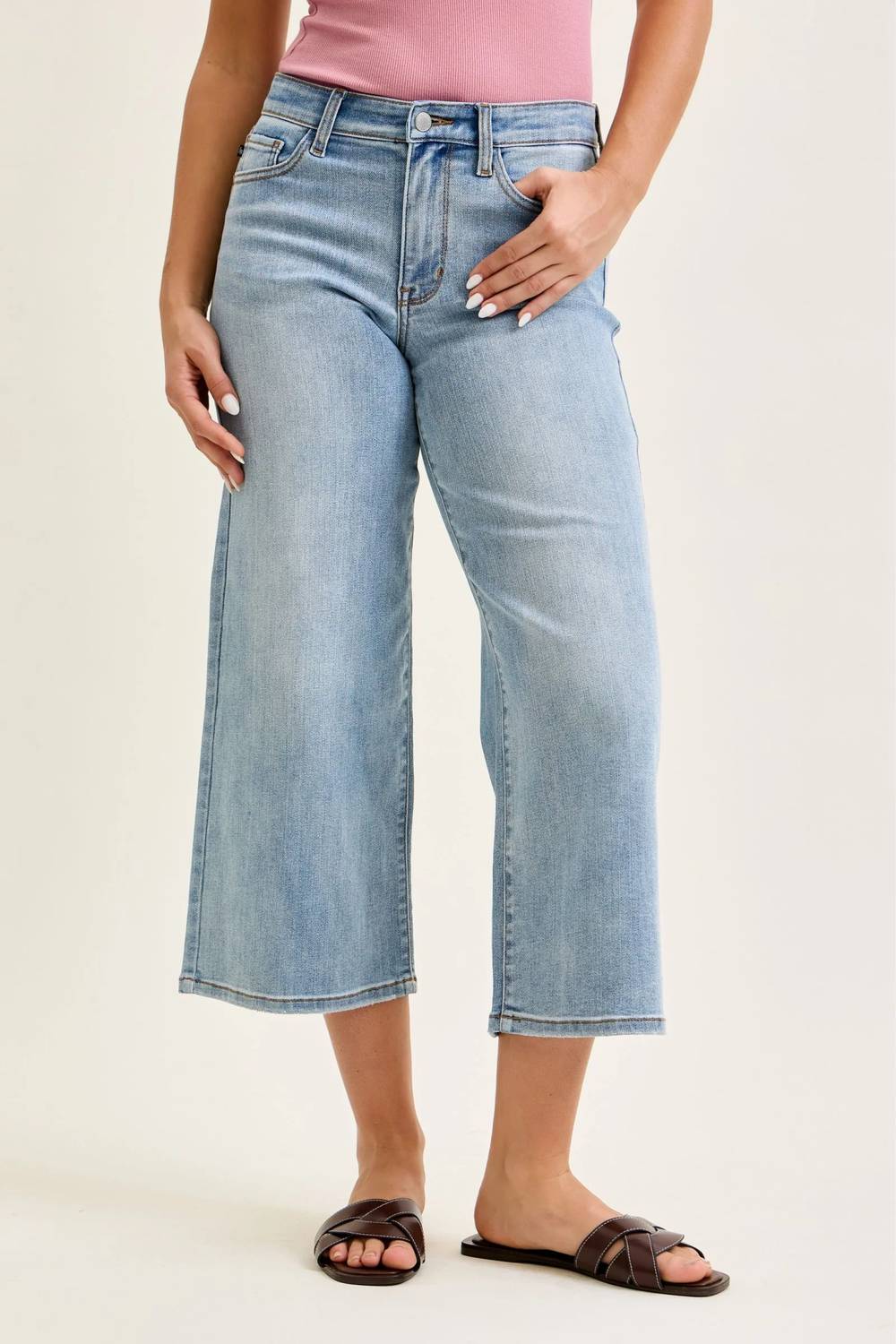 Judy Blue - Mid Rise Wide Crop Jeans
