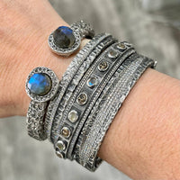 Tat2 Designs - Women's Vintage Velen Crystal Inlay Bangle