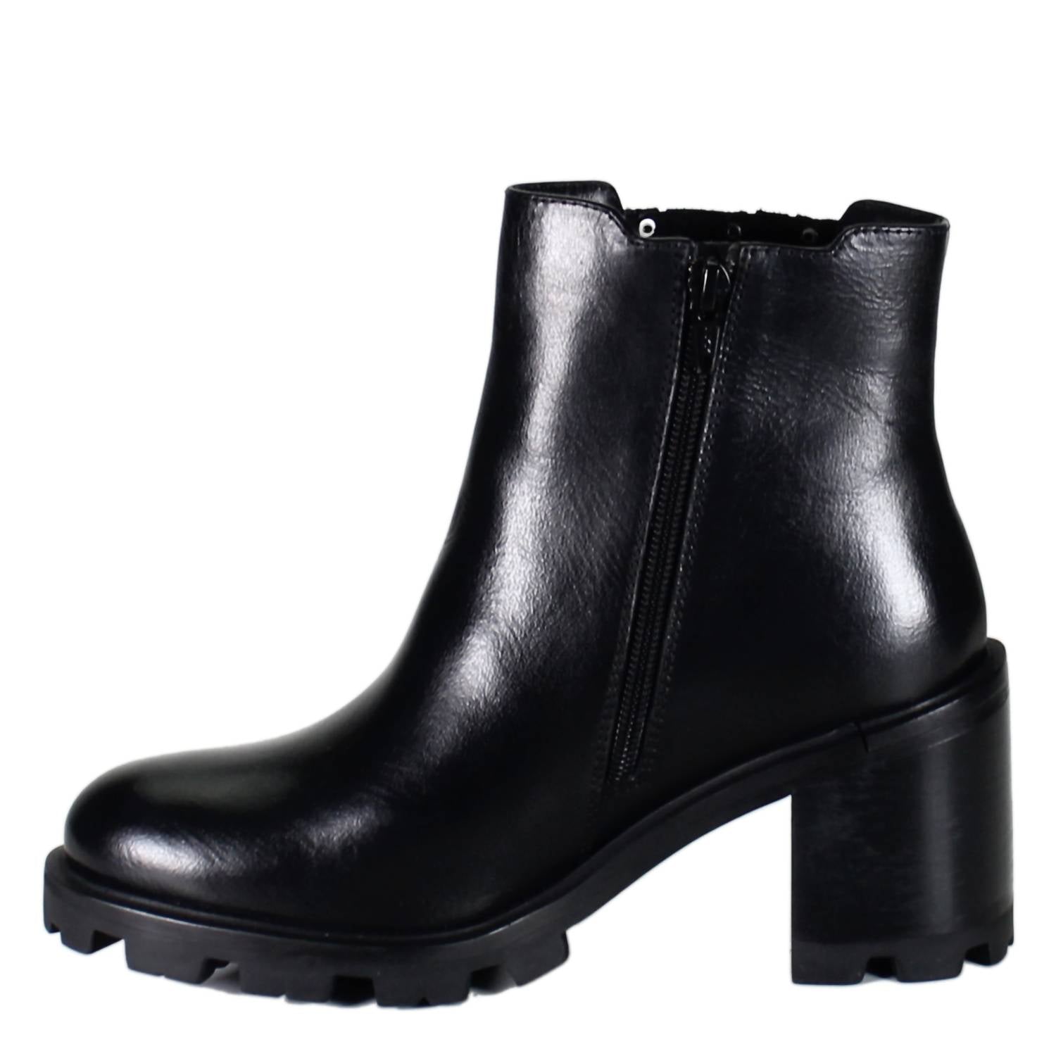 Diba True - Women's Spice Berry Chelsea Boot