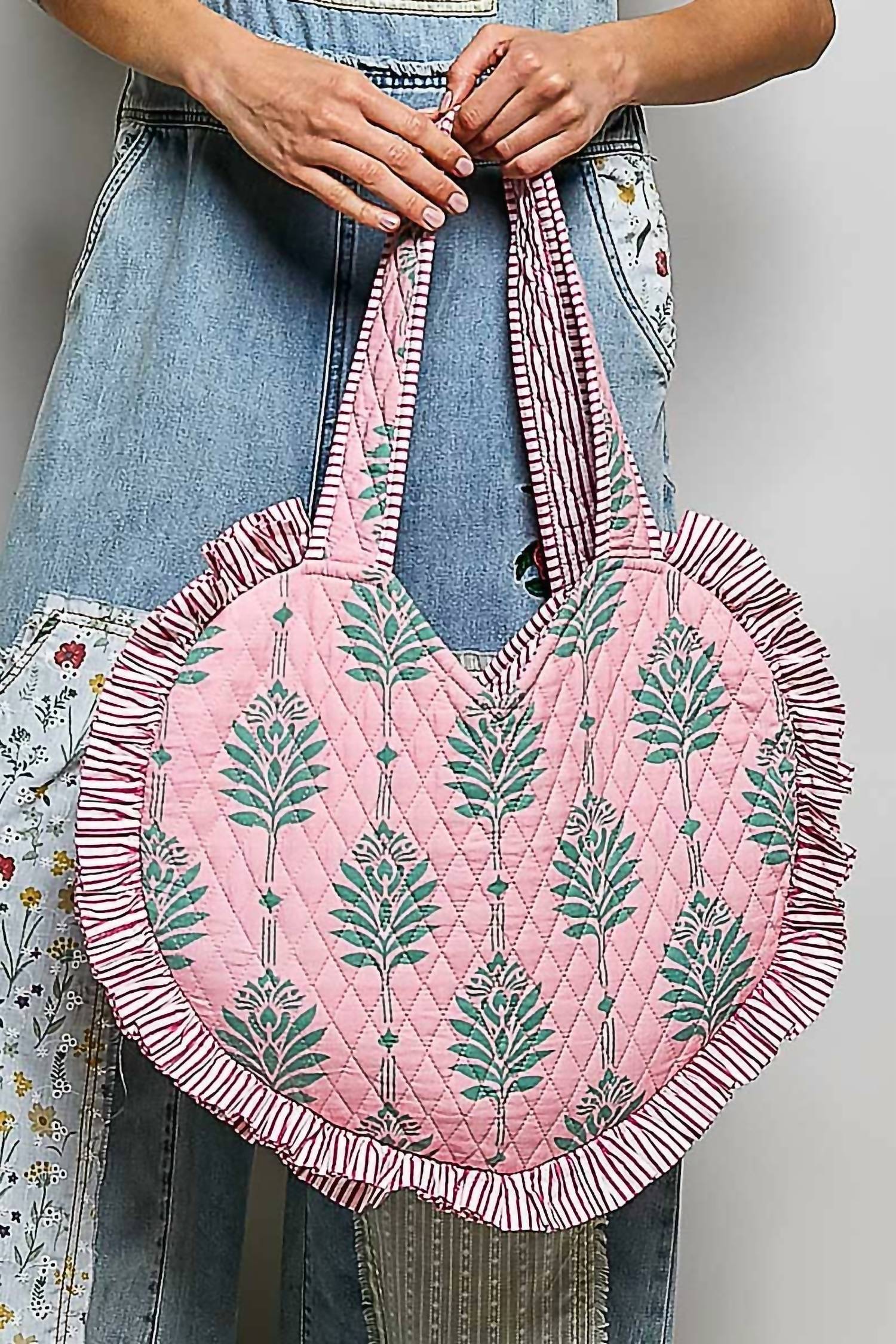 Pol - Heart Shaped Ruffle Edge Quilted Tote Bag