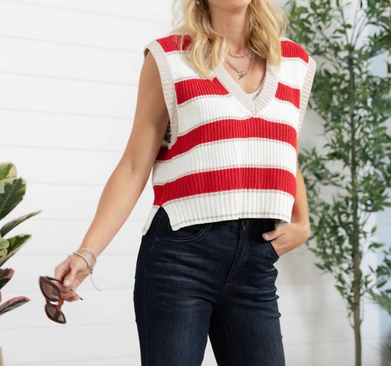 Elan - Hot Summer Sweater Vest