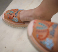 Numa By Spanians - Women's Embroidery Wedge Sandal Narrow