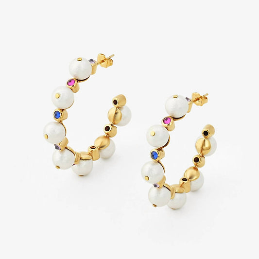 Avenue Chic - Women's Temple Muse Pearl Hoop Earrings
